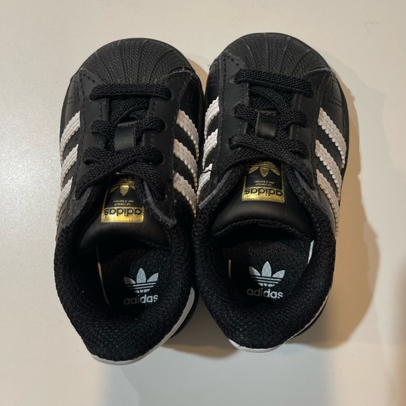 ADIDAS- baby boy sz 4K sneakers - Picture 7 of 7